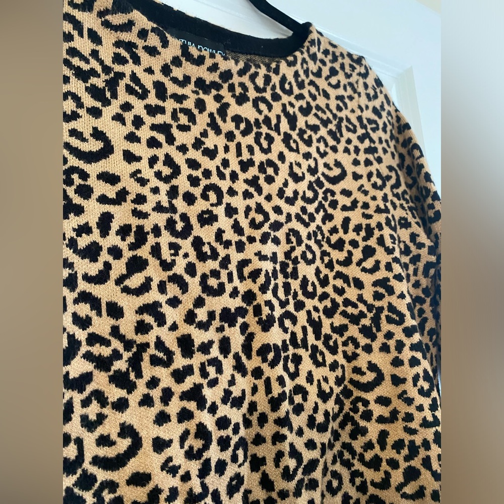 Like New Sweater - Picture 2 of 3